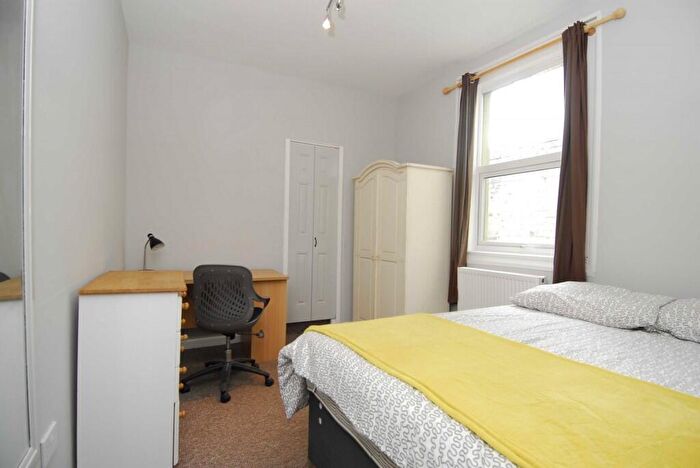 1 Bedroom Apartment To Rent In Houndiscombe Road, Flat, PL4