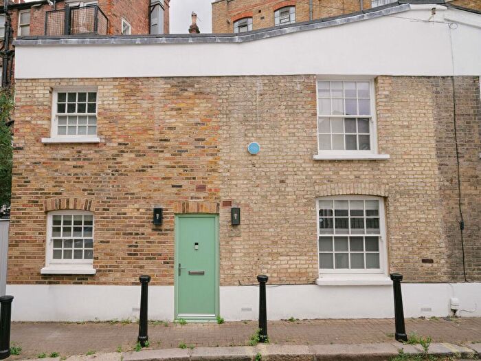 2 Bedroom Mews To Rent In Fortess Grove, Camden, London, NW5