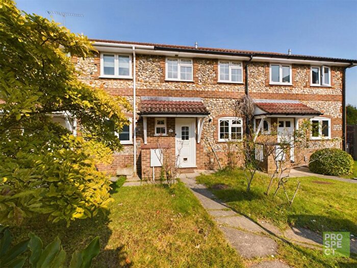 3 Bedroom Terraced House To Rent In Throgmorton Road, Yateley, Berkshire, GU46