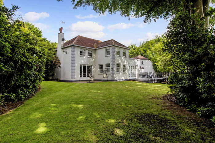 5 Bedroom Detached House For Sale In Roundhill Drive, Woking, GU22