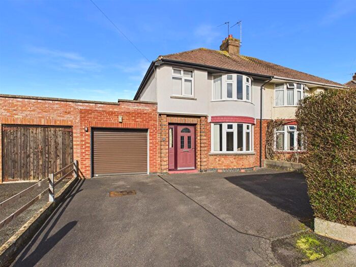 3 Bedroom Semi Detached House For Sale In Orchard Road, Longlevens, Gloucester, GL2