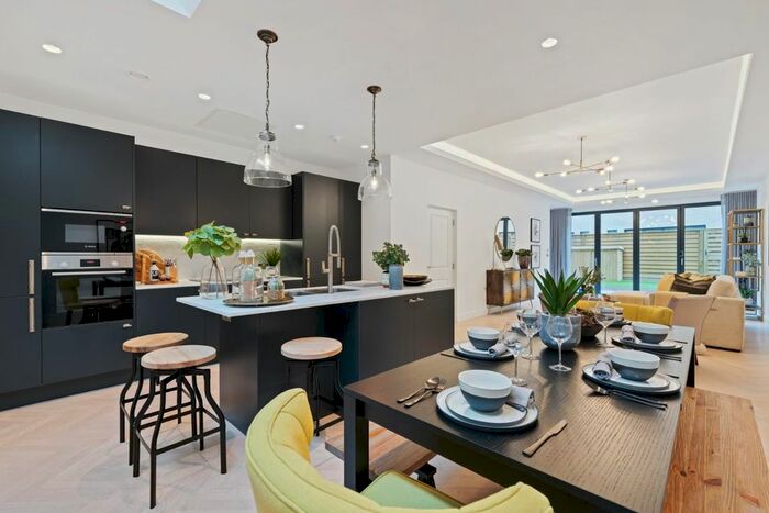 4 Bedroom Property To Rent In Brixton, London, SW2