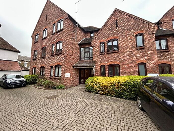 2 Bedroom Apartment For Sale In Quaker Lane, Waltham Abbey, EN9