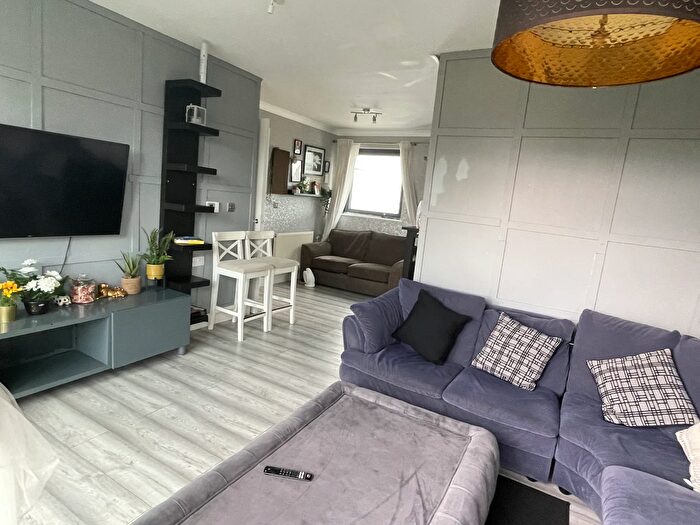 2 Bedroom Flat To Rent In Leven Road, London, E14