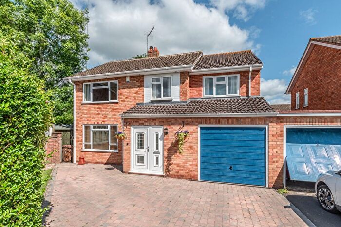 4 Bedroom Link Detached House For Sale In Orchard Mead, Inkberrow, Worcester, Worcestershire, WR7