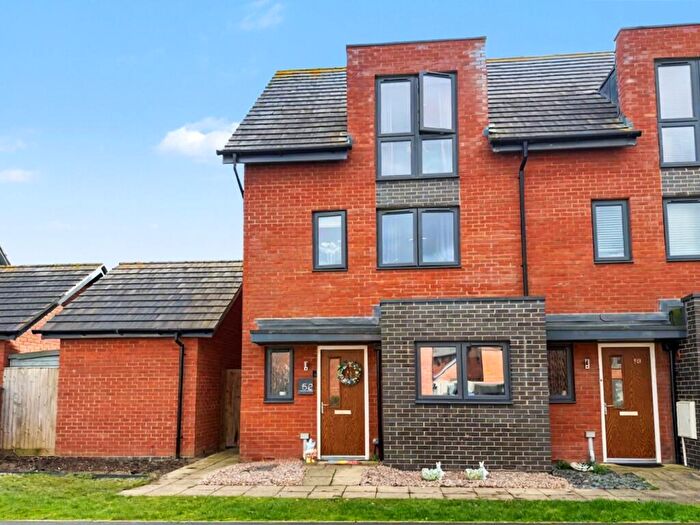 3 Bedroom End Of Terrace House For Sale In Rievaulx Way, Daventry, NN11