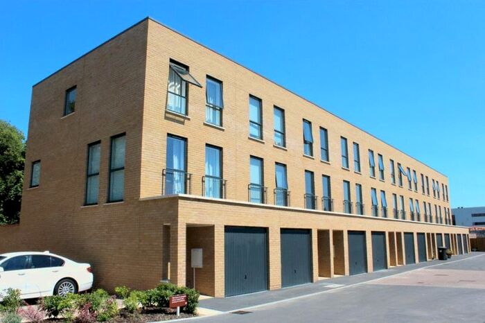 4 Bedroom Semi-Detached House To Rent In Studio Way, Borehamwood, WD6
