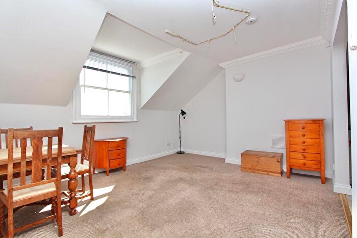 1 Bedroom Flat To Rent In Cazenove Road, N16