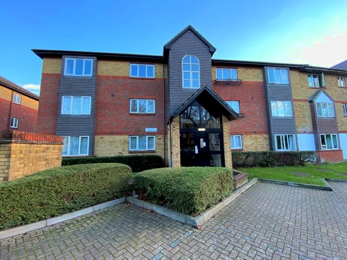 1 Bedroom Flat To Rent In Leeds Court, Denmark Road, Carshalton, SM5