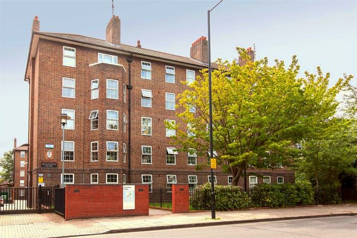 2 Bedroom Flat To Rent In Stoke Newington Church Street, London, N16