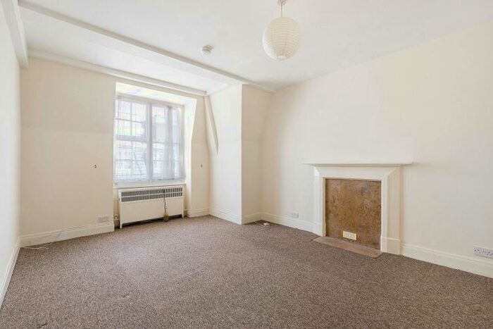 2 Bedroom Flat To Rent In Queensway, London, W2