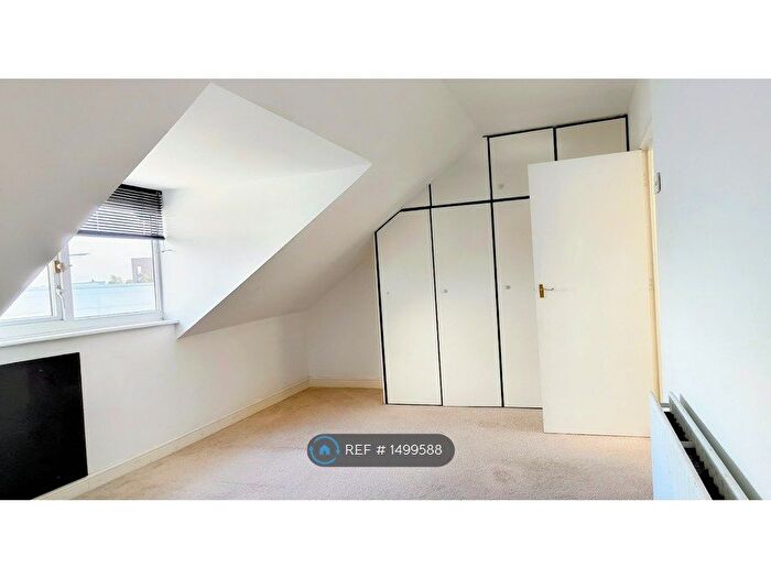 3 Bedroom Flat To Rent In Manchester Road, Altrincham, WA14