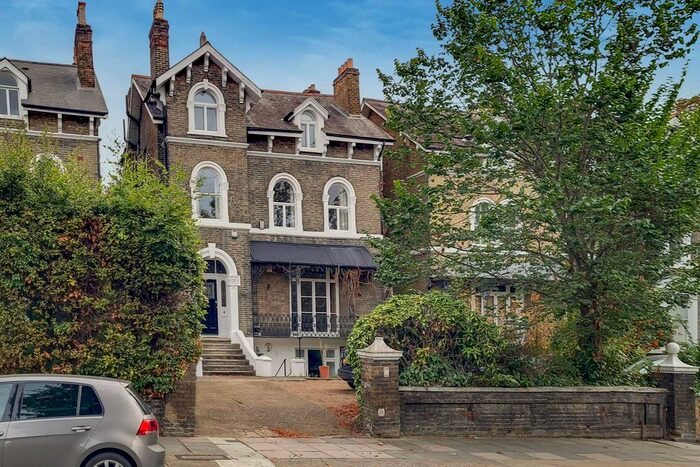 2 Bedroom Flat To Rent In Kidbrooke Park Road, Blackheath, London, SE3