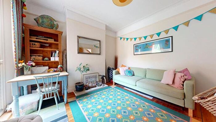 4 Bedroom Detached House For Sale In Spa Road, Weymouth, DT3