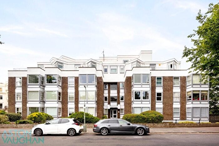 2 Bedroom Flat For Sale In Somerhill Road, Hove, BN3