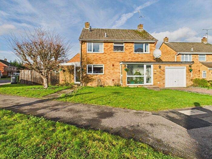 4 Bedroom Detached House For Sale In Poynings Crescent, Basingstoke, RG21
