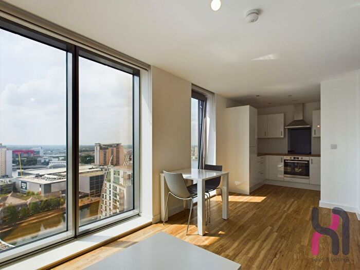 2 Bedroom Flat To Rent In Michigan Point Tower B, Michigan Avenue, M50
