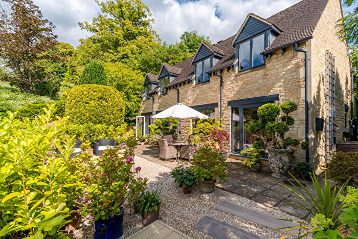 3 Bedroom Detached House For Sale In Cleeve Hill, Cheltenham, GL52