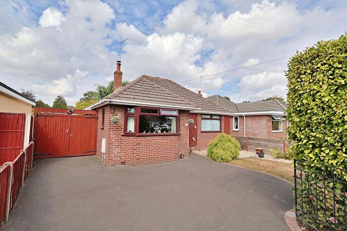 2 Bedroom Detached Bungalow For Sale In Rugby Road, Poole, BH17