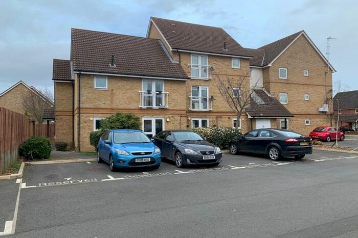 1 Bedroom Flat To Rent In Yeoman Drive, Stanwell, Staines-Upon-Thames, TW19