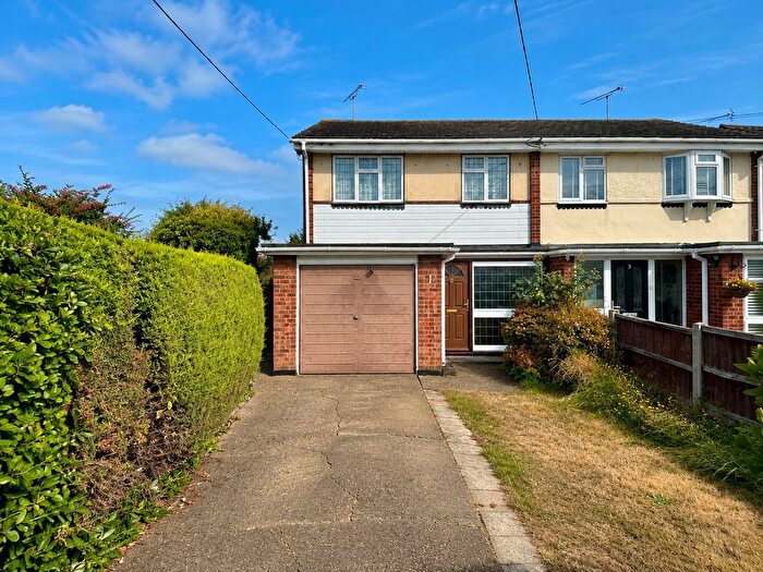 3 Bedroom Semi-Detached House For Sale In Hillcrest Avenue, Hockley, SS5
