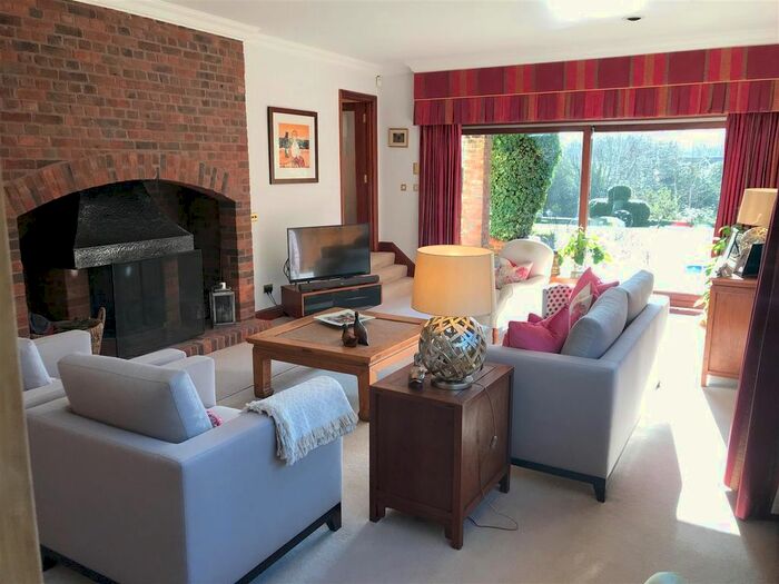 4 Bedroom Detached House For Sale In Tile Barn, Woolton Hill, Newbury, RG20