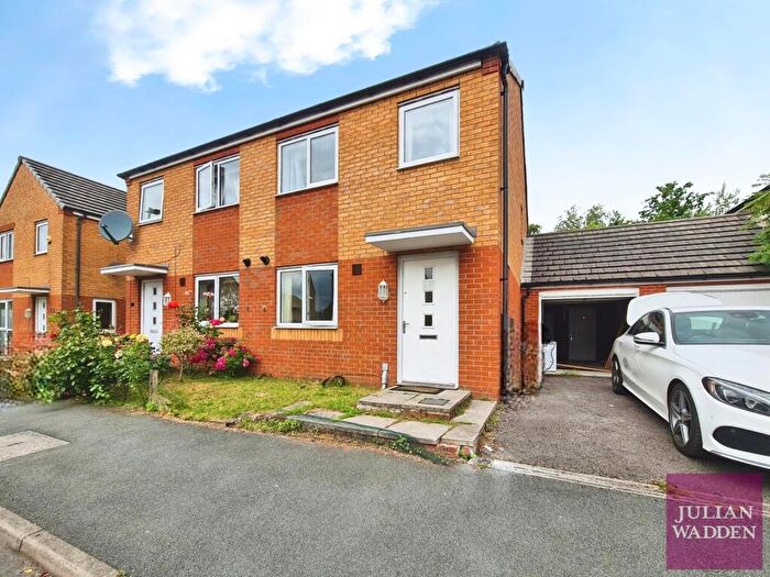 3 Bedroom Semi-Detached House To Rent In Metcombe Way, Beswick, Manchester, M11
