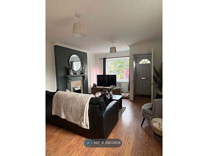 2 Bedroom End Of Terrace House To Rent In Hopefield Mews, Leeds, LS26