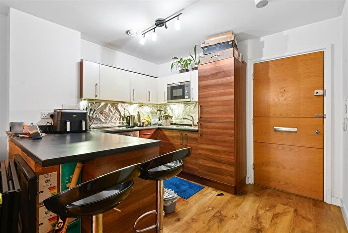 1 Bedroom Flat For Sale In Park Lodge Avenue, West Drayton, UB7