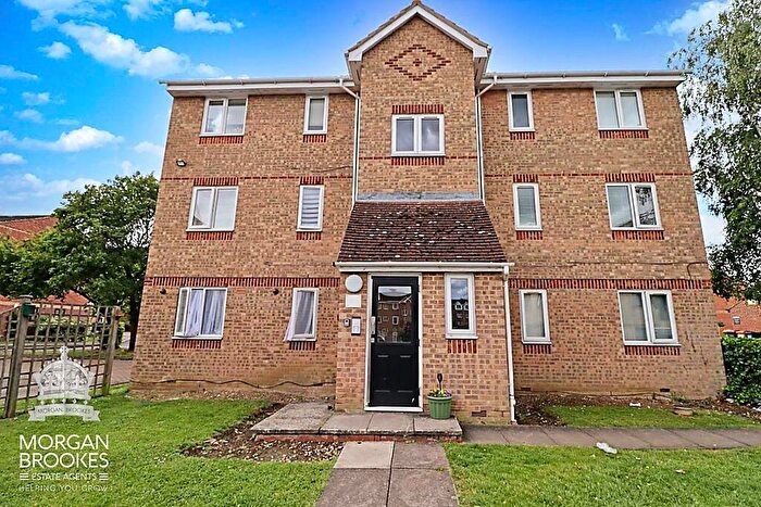 2 Bedroom Flat For Sale In Chestnut Road, Basildon, SS16