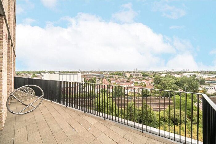 2 Bedroom Flat For Sale In Oberman Road, Willesden Green, NW10