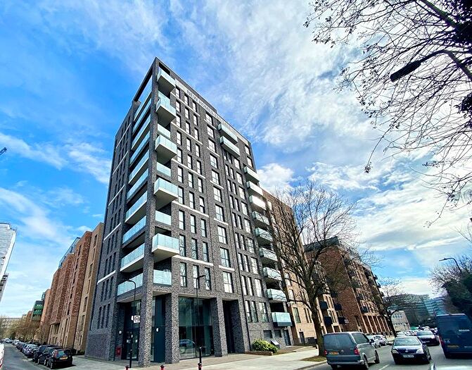 3 Bedroom Flat To Rent In Blackburn Court, Bollo Lane, Acton, W3