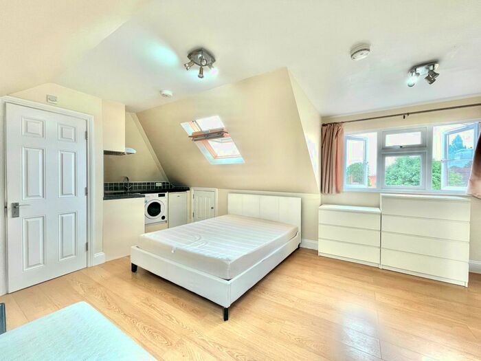 Studio To Rent In Flat C, Eastcote Lane, Harrow, HA2