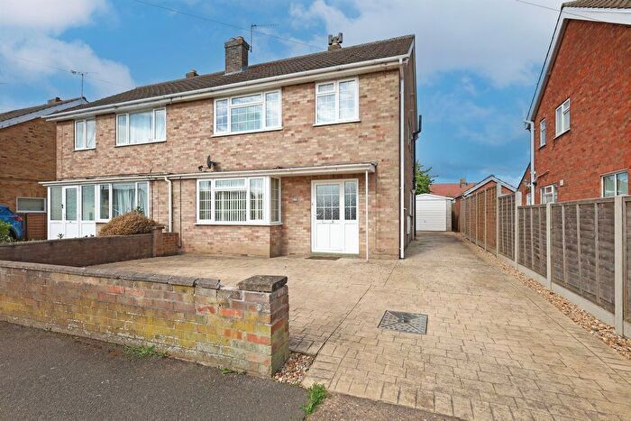 3 Bedroom Semi-detached House To Rent In Monteith Crescent, PE21