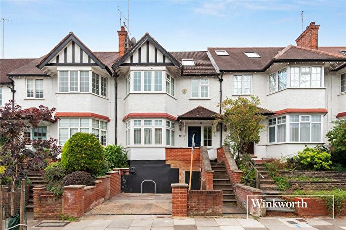 3 Bedroom Detached House To Rent In Brent Way, Finchley, London, N3