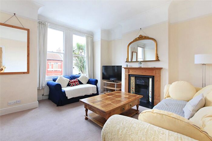 2 Bedroom Flat To Rent In Cavendish Road, Thornton, SW12