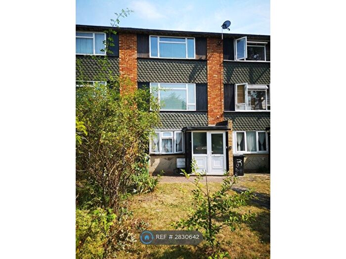 2 Bedroom Maisonette To Rent In Dilhorne Close, Grove Park, SE12