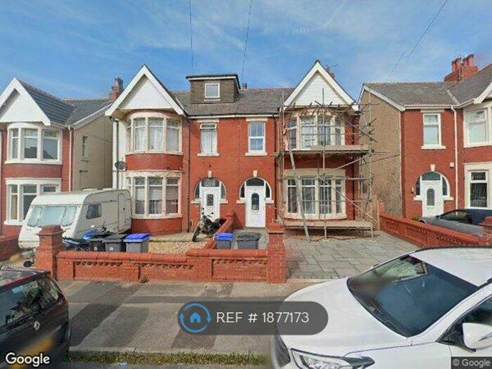 5 Bedroom Semi-Detached House To Rent In Avenue, Blackpool, FY2