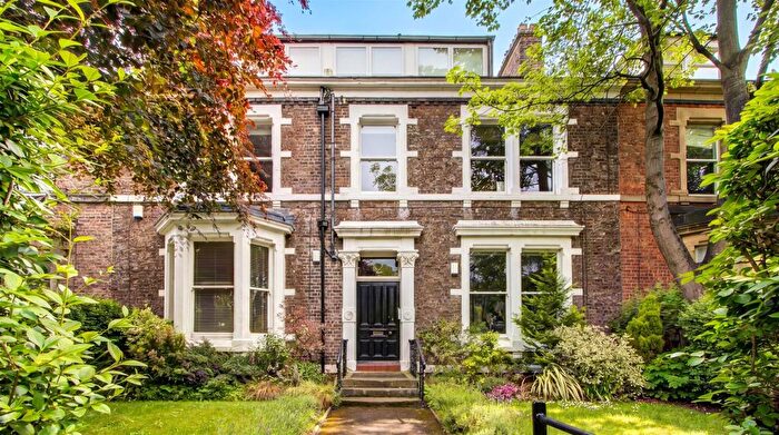 2 Bedroom Flat For Sale In Tankerville Terrace, Jesmond, Newcastle Upon Tyne, NE2