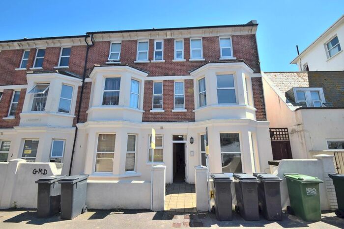 2 Bedroom Flat To Rent In Ceylon Place, Eastbourne, BN22