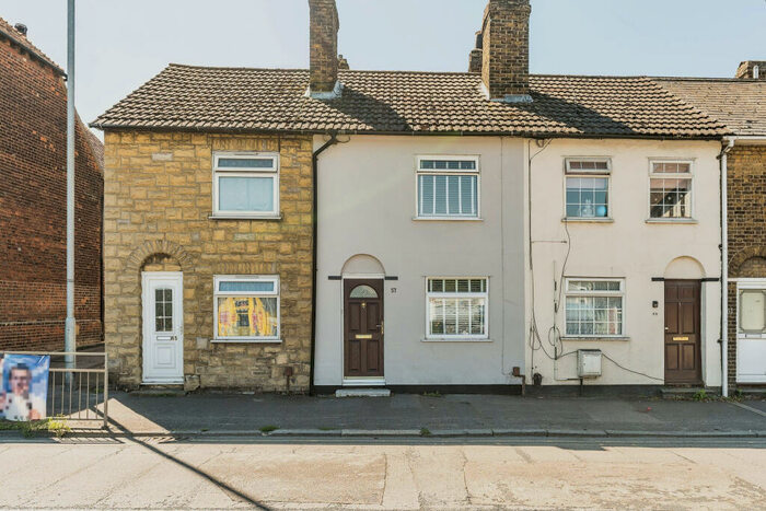 2 Bedroom Terraced House To Rent In London Road, Sittingbourne, ME10