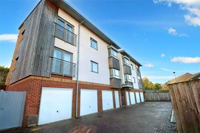 3 Bedroom Flat For Sale In The Groves, Bristol, Bristol, BS13