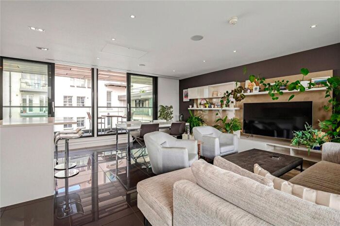 3 Bedroom Apartment For Sale In Leman Street, London, E1