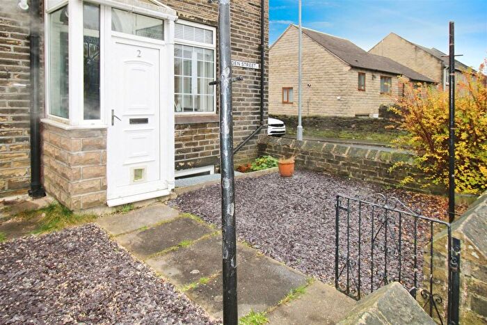 2 Bedroom End Of Terrace House To Rent In Cobden Street, Clayton, BD14