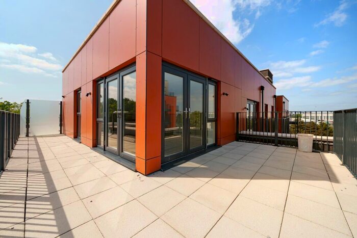 3 Bedroom Flat To Rent In Barley Close Greenhithe, DA9