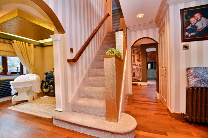 5 Bedroom Detached House For Sale In Burnt Mills, Basildon, SS13