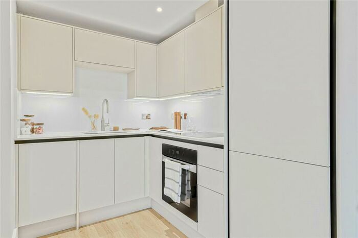 2 Bedroom Apartment To Rent In Baker Street, Marylebone, London, NW1