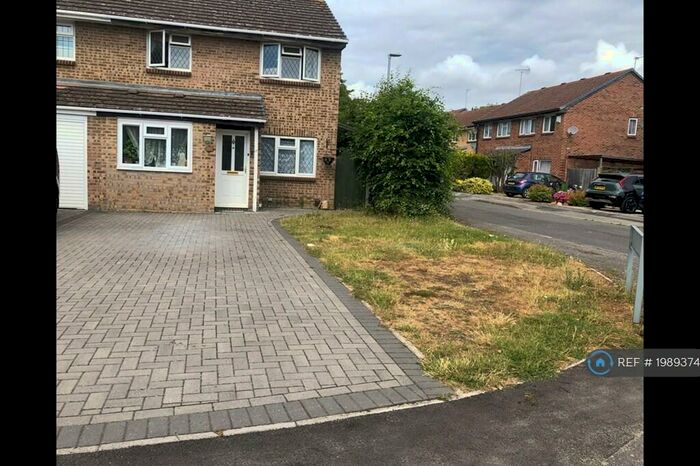 4 Bedroom Semi-Detached House To Rent In Markby Way, Reading, RG6