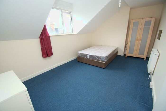 5 Bedroom Terraced House To Rent In Brudenell Mount, Hyde Park, Leeds, LS6