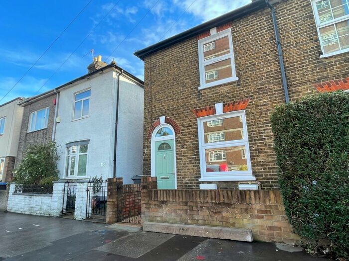3 Bedroom Semi-Detached House To Rent In Freemasons Road, East Croydon, CR0